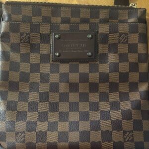 LOUIS VUITTON Damier Ebene Brooklyn Flat Pochette.